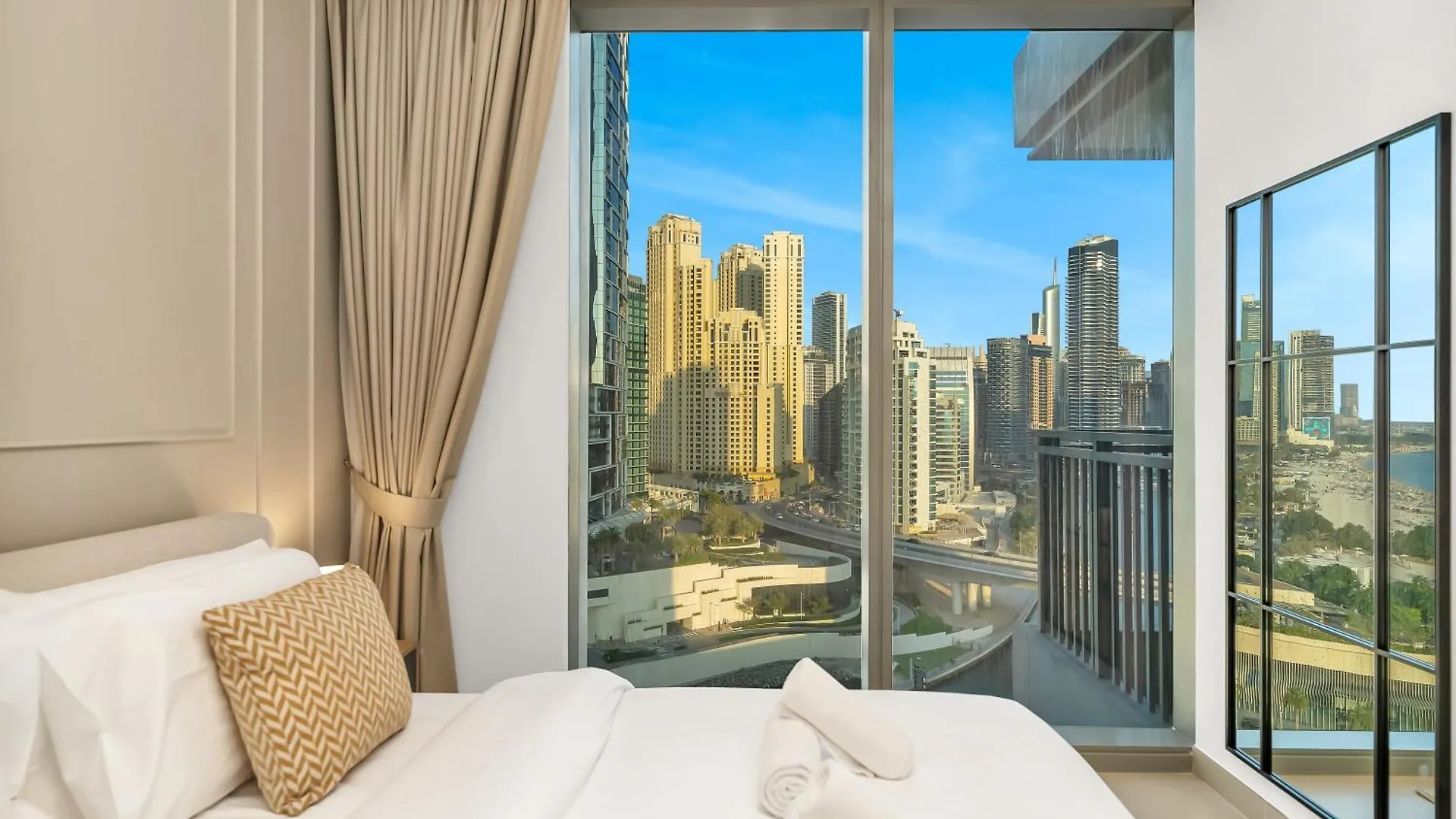 Brand New! Dubai Eye & Jbr Beach Panorama!
